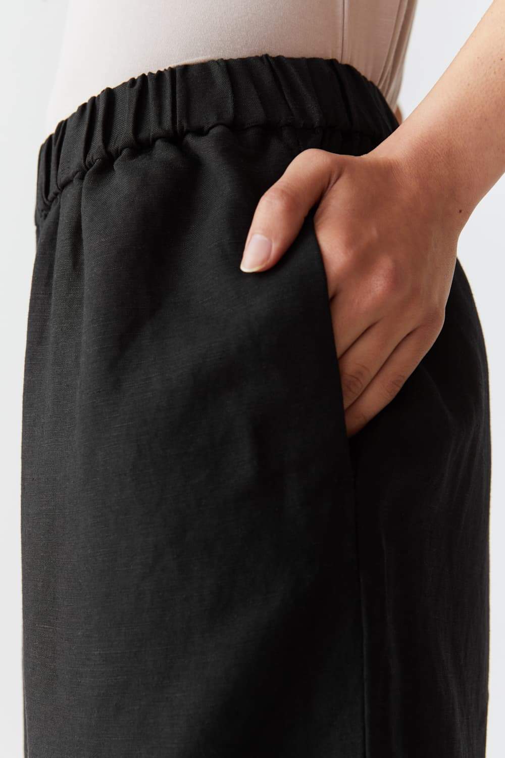 Com Trousers in linen from Movesgood